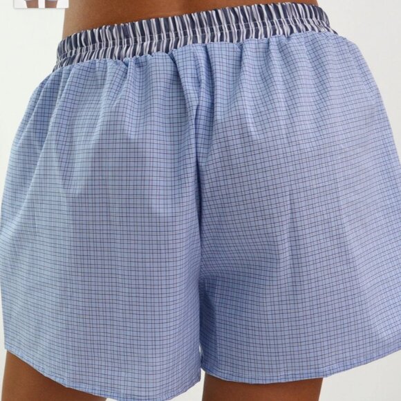 Hand Over Ex-Boyfriend Short - Picture 2 of 6